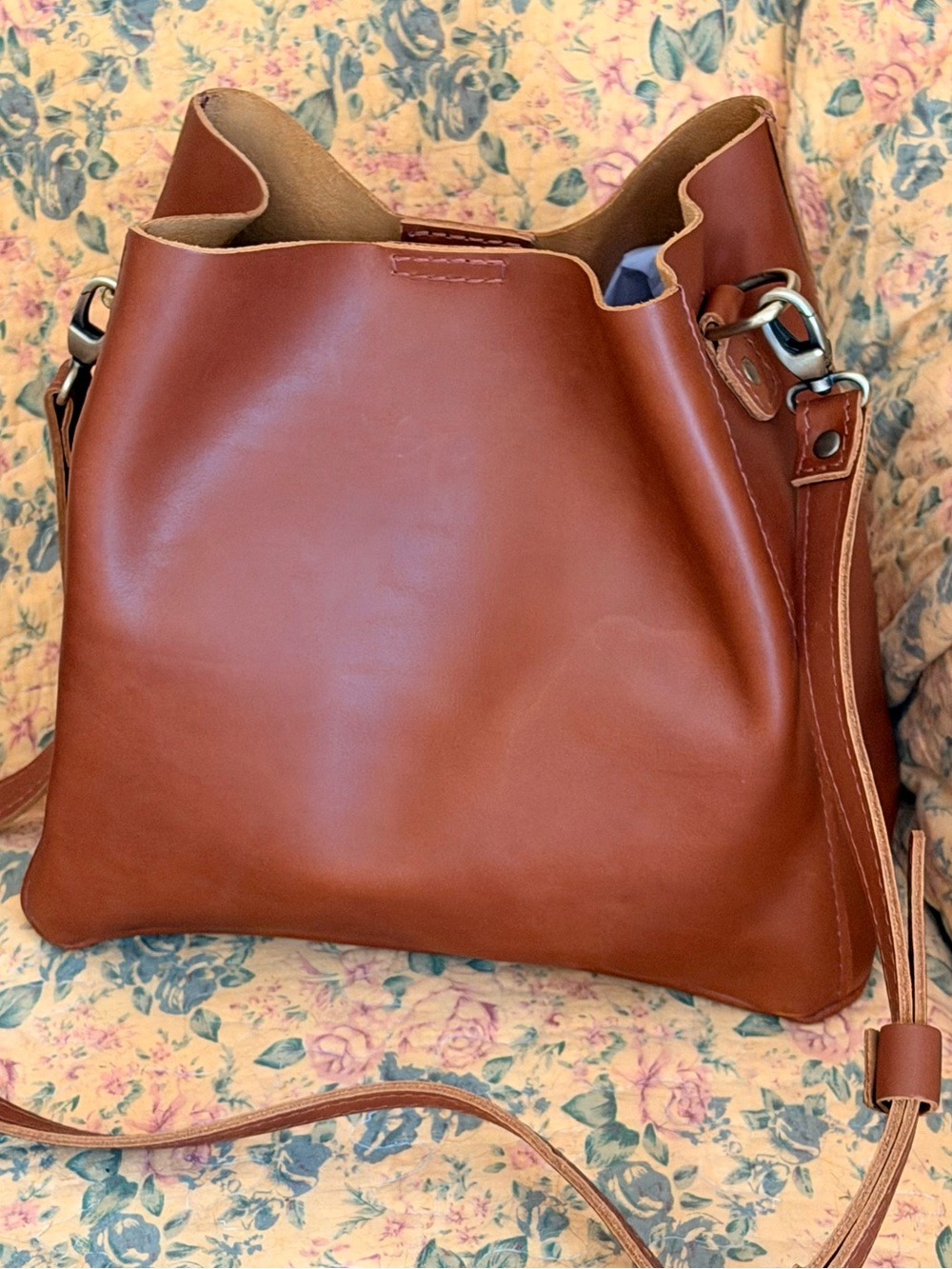 PORTLAND LEATHER BUTTERFLY BUCKET BAG IN HONEY - Picture 3 of 15